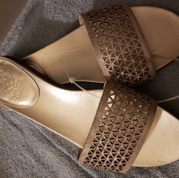Vince camuto size 9.5 sandals flats sliver new - Picture 2 of 8